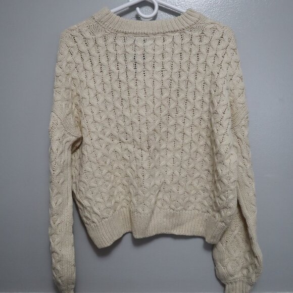 Moon & Madison cream cable-knit cropped sweater. - Picture 6 of 7